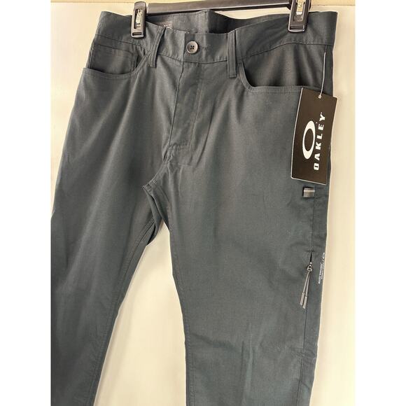 NWT Oakley Icon 5 Pocket Pant Casual Blackout Black Slim Straight Fit Men's 33 - Picture 4 of 9